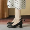 Elbise ayakkabıları yay sığ ağız dişi pompa yüksek topuklu ayakkabılar 2024 Kadınlar Mary Jane Comfort Girls Pearl Bej Seksi Yüksek topuklu moda c