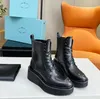 Bottes de créateurs de luxe pour femmes, semelle épaisse, lettres imprimées, bottines de créateurs en cuir véritable, chaussures noires kaki, bottes courtes pour femmes