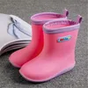 Botas de chuva crianças para meninas sapatos de água à prova dwaterproof água bebê meninos antiderrapante botas de borracha quente crianças rainboots quatro estações removível 240102