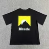 Mens Tshirts American High Street 패션 브랜드 Rhude Yellow Sunset Chart Letter 인쇄 캐주얼 느슨한 짧은 슬리브 Tshirt Unisex Summer F4VH