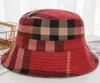 5Color Bucket Hat Wide Brim Hats Suede Fabric Fashion Stripe Märkesdesigner Kvinnor Nylon Autumn Spring Foldbar Fisherman Sun Cap T7055323