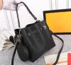 Designer väskor kvinnor handväskor lyxiga lady axel väskor högkvalitativa läder messenger väska blomma bokstav crossbody original purses bella kedjor totes 57l201