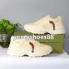 Lyxvarumärkesdesigner Rhyton Casual Shoes B22 Herr- och kvinnors sneakers för kvinnors skor Strawberry Wave Mouth Tiger Net Print Vintage Coach Women's Shoes