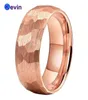 Rose Gold Hammer Ring Tungsten Carbide Wedding Band för män Kvinnor Mångfacetterad Hammered Borsted Finish 6mm 8mm Comfort Fit3110790