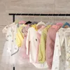 Kinder-Kleiderbügel aus Samt für den Schrank, rutschfeste Kinder-Kleiderbügel für Hemden, Hosen, Kleider mit drehbarem Haken – langlebiger Kinder-Kleiderbügel