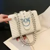 Commercio all'ingrosso borse a tracolla da donna 2 colori semplice Joker borsa in pelle tinta unita strada popolare borsa a catena con rivetti design di nicchia zaino a righe da cucire 1452 #