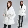 Trench da donna 2024 Nero Polo grande colletto in lana di agnello Abito in cotone Versione coreana Temperamento invernale Cinturino in vita Cappotto avvolgente da donna