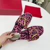 Sandały Kapcieczki Kobiety List Slajdy Luksusowe letnie panie gorąca klapka Flip Flip Guma Lampart Print Sandal Beach Designer Buty Rozmiar 35-42