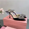 Mach Mach sandaal Geklede schoenen Drievoudig hart Platform Pumps Satijnen puntige dikke hak Kristal verfraaid Avondschoen 6,5 cm 10 cm Luxe riem Bruiloft