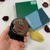 مرايا مستحضرات التجميل المدمجة LA Brand Mini Pocket Round Mirror مع حقيبة جلدية فائقة الجودة مجموعة كاملة التعبئة البسيطة مصممة فاخرة مرآة هدية وصيفات الشرف