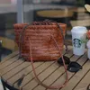 Весенне-летняя тканая сумка ручной работы из воловьей кожи с верхним слоем, французская корзина для овощей из натуральной кожи, женская сумка на плечо из натуральной кожи, ins 240102