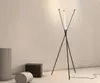 Lampade da terra Lampada treppiede minimalista Linea LED nera Luci da terra Decorazioni per la casa Illuminazione Soggiorno alto Camera da letto accanto alla luce3676420