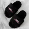 Zapatillas de moda de piel de invierno Mullido Oso de peluche Sandale Mujer Vintage Tazz Sandalia Zapatilla Diseñador Casa Diapositivas al aire libre Viaje negro Plano Fuzzy Zapato casual Caja de diapositivas