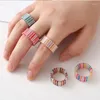 Cluster Ringe 5 stücke Regenbogen Multi Gestreift Runde Harz Für Frauen Kunststoff Schraubenschlüssel Daumen Ring Modeschmuck Party Geschenk