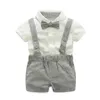 Sommar ny 2024 mode mäns barnkläder gentleman t-shirt overaller bomull barn kostym barn bär nyfödda kläder kostym 2 st