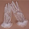 Remises en gros des fabricants Etiquette de mariage de la mariée Five Finger Mesh Gants en dentelle courte