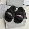 Zapatillas de moda de piel de invierno Mullido Oso de peluche Sandale Mujer Vintage Tazz Sandalia Zapatilla Diseñador Casa Diapositivas al aire libre Viaje negro Plano Fuzzy Zapato casual Caja de diapositivas