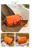 Küçük 2024 Tredy Iteret Ünlü Uderarm Fashioable Wome'un Hadbag Dokusu Batı tarzı çubuk çantası Crossbody Bag