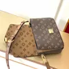 Luksusowy Metis Flap Skórzany wytłoczona torba posłańca M44875 Pasek damski męskie korpus korpus designerskie torby dhgate kwiat pochette torebka