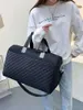 Duffel bags acolchoados grande capacidade leve duffle saco de viagem casual esporte ginásio bordado linha bagagem para trabalho férias ao ar livre