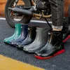 Mężczyźni platforma kostki deszczowe buty sprężynowe mody bez poślizgu Wodoodporne buty solidne kolorowe lufy deszczowe buty rybackie 240102