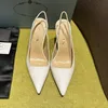 Klassieke Driehoek Teken Luxe Dames Designer Kleding Schoenen Italië Merkmode Nieuwe Puntige Dames Hoge Hakken Dansschoen Deluxe Echt Leer Dame Pumps Trouwschoenen