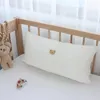 コットンワッフェル格子縞の刺繍ベアスターホワイト生まれの枕の赤ちゃん枕子供の通気性クッション幼児ベビーベッド231229