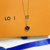 Colliers pendentifs Marque de luxe Designer pendentif collier longs ras de cou amour cadeau bijoux Boutique Style femmes cadeau collier boîte emballage en acier inoxydable