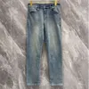 Högkvalitativa män jeans designer byxor män smal liten rak bomull casual denim byxor fashiona triangel brev grafiska denims byxor