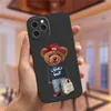 Marca de moda urso telefone caso adequado para iphone 14 13 11 12 pro max mini x xr xs 7 8 plus se bonito preto fosco capa tendência fundas 240102