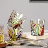 Verres à vin Tasse en verre unique peinte à la main avec un design moderne et coloré, parfaite pour les boissons rafraîchissantes