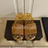 スリッパ高級デザイナークリスタル透明スリッパ女性サンダルファッションハイバルーブランドサンダル屋外フラットフリップフロップレトロスライドメン