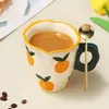 Tazze Tazza da caffè Set piattino Tazza in ceramica tulipano di alto valore Succo di fiori Tè pomeridiano con piatto Colazione per ragazza carina