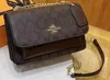 YY0 2024 Brand Messenger Bags Summer New Trendy All-Match Women Messenger Bag Chain Leather Fashion Grils SAMLL AUDLE PAG WRIST PAGS BROWN V0F21