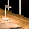Lampy podłogowe Nordic Nowoczesne proste lampa LED Black Stand Light Minimalistyczny stół artystyczny do salonu sypialnia wystrój narożny