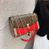 2024 Yeni Kadın Çanta Moda Omuz Kontrast Küçük Kare Zincir Kayış Günlük Crossbody Bag