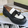 Kleidschuhe Designer-Loafer Frühling Herbst Leder Ringer Mehrere Stile Kleine Leder-Büroschuhe Damen Oxford Einzelfuß Metallschnalle Einzelne Ballerinas Schuh