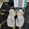 Sınırlı kadın terlikleri üst lüks tasarımcı sandalet yaz klasik flip floplar yeni buzağı derisi platform ayakkabıları açık moda daireler rahat kaymaz plaj ayakkabıları