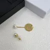 Boucles d'oreilles de créateur de mode de luxe longues et courtes boucles d'oreilles en perles asymétriques dames nom de marque bijoux exquis simples boucles d'oreilles pour dames design personnalisé