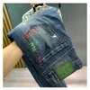 Männer Slim Jeans Frühling Graffiti Ripped Loch Spray Farbe Patch Hip-hop Mode Denim Hosen Männlichen Streetwear 240103