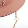 Sombrero Fedora con letras de diseño de lujo para mujer, decoración de cadena de Metal, gorras de iglesia para fiesta de Jazz 240102