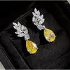 Studörhängen 5 karat 925 Sterling Silver Sparkling Artificial Yellow Diamond Trendy High Grade Water Drop Wedding Jewelry Wholesale