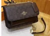 YY0 2024 Brand Messenger Bags Summer New Trendy All-Match Women Messenger Bag Chain Leather Fashion Grils SAMLL AUDLE PAG WRIST PAGS BROWN V0F21