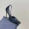 Kvinnors strandsandaler mode 100% sammet läder bälte spänne höga klackskor kvinnors sandaler metall kohud arbete kvinnor skor storlek 35-41