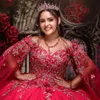 Rouge De L'épaule Perles Cristal Quinceanera Robes Robe De Bal 3D Fleurs Appliques Dentelle Avec Cape Doux 16 Robes De XV 15 Anos