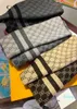 Foulard en soie de haute qualité 4 foulards saisonniers Foulards trèfle à col long pour hommes et femmes 3 couleurs disponibles avec boîte 111810894