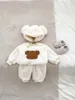 Ensembles de vêtements Ensemble de deux pièces pour bébé pour l'hiver épaissi chaud arctique velours mignon ours pull à manches longues pantalons vêtements pour enfants