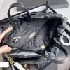 Zaino Channel 22 Borsa hobo per la spazzatura in pelle Nera con hardware dorato Messenger Borse a tracolla da donna Borsa con manico a reticolo di diamanti Stile secchiello