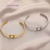 Braccialetti classici di gioielli di design per pneumatici per auto per donne e uomini Bracciale alla moda elegante e leggero di lusso in acciaio inossidabile con Holl con scatola originale