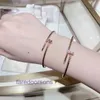 Boutique en ligne de bracelets Carter de luxe après le prix du coupon de 99, nouveau bracelet à petits ongles étroit en or rose de 5 mm de large avec boîte d'origine PYJ